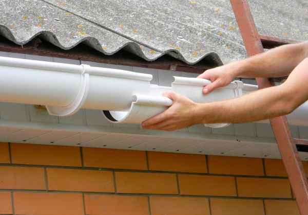 Cost of Gutter Hanging in Troy